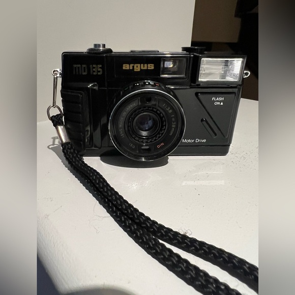 Vintage ARGUS MD135 Film Camera 35mm Motor Drive 1:3.8 f 38mm Black With Case - Picture 2 of 16